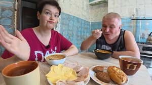 Мукбанг ЛОПАЕМ с Вованом как в ПОСЛЕДНИЙ РАЗ, я НЕРВНИЧАЮ, Вован БЕСИТСЯ) Семейный обед в Ремонте