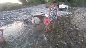 Гумиста. Абхазия. Купаемся в речке. Лето на море🌊