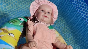 Я и Амелия отправились в бассейн,новая игрушка у девчонок