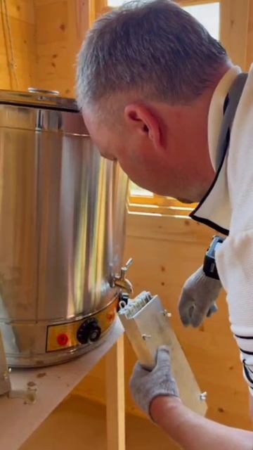 Свечи из воска с пасеки