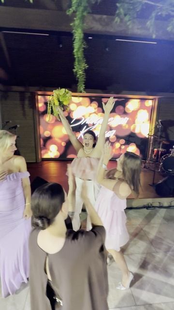 Долгожданная победа на букете невесты невеста букет свадьба артемпалыч wedding букетневесты