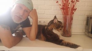 Это Обращение к Подписчикам и Гостям Канала Мейн-Кун Лоря на Ютубе (там миллионы поклонников )
