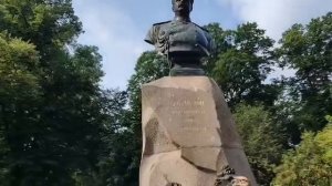Памятник Пржевальскому в Александровском саду в Санкт-Петербурге