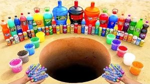 ЭКСПЕРИМЕНТ: Большое извержение зубной пасты от гигантских Coca-Cola Rocket, Mtn Dew, Fanta, Cola