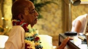 Беседа Шрилы Прабхупады 10.08.1973, Париж. Материаные знания делают нас кошками и собаками.