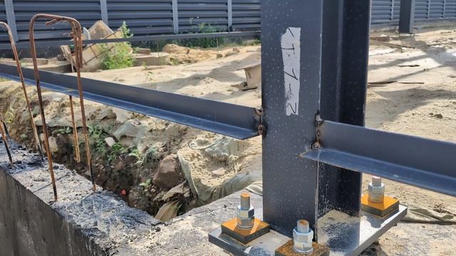 Узел базы колонны склада