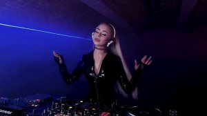 DJ Bella Kri - Live   Progressive House & Melodic Techno Mix   November 2023