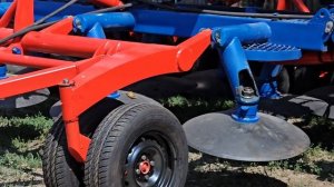 За 20 дней 600 га. залежных земель подняла и засеяла РА-3.11. 4 см. краски стёрлось с её дисков.