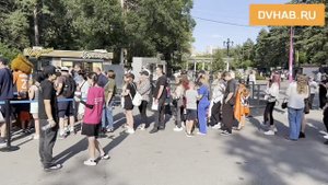 Фанаты выстроились в очередь на автограф-сессию с топовыми игроками «Амура»