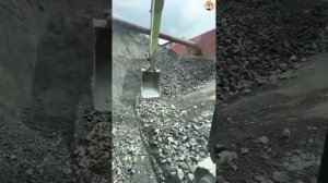 Строительство, разгрузка баржи