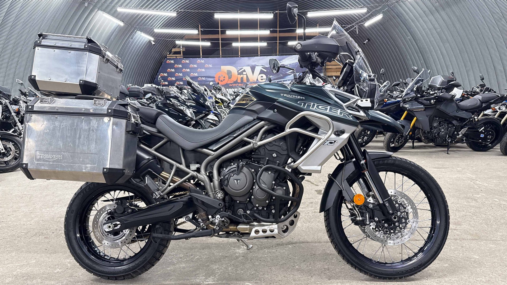 Обзор Triumph Tiger 800 XC |В НАЛИЧИИ| смотреть онлайн
