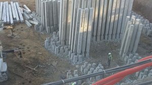 Как срезают сваи на стройке