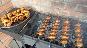 Куриные крылья на шампурах — рецепт, который вас приятно удивит.