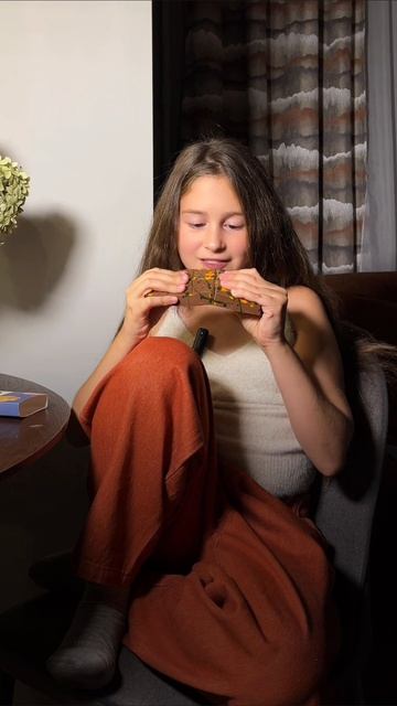 мой старенький обзор на дубайский шоколад , буду делать волосатый скоро🤪
пускай будет тут✨
#дубайски