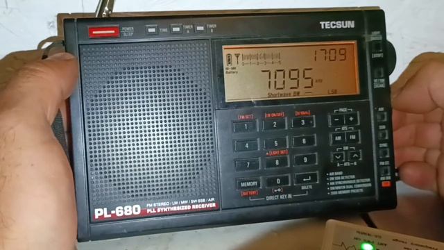 на даче. всеволновый радиоприемник TECSUN PL-680 антенна MLA-30+ высокая мачта вдали от помех смотреть онлайн