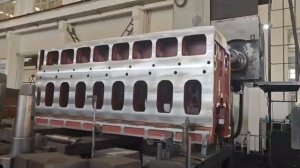 Цилиндр судового двигателя