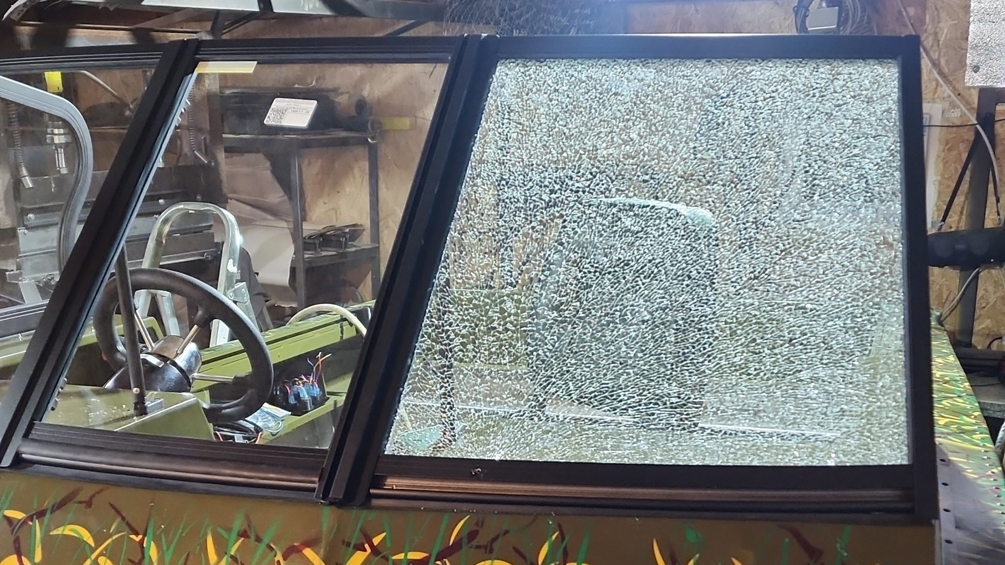 Разбил стекло при установке смотреть онлайн