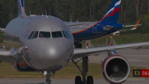 Эйрбас А320 авиакомпании аэрофлот на рулении после приземления в Шереметьево.
