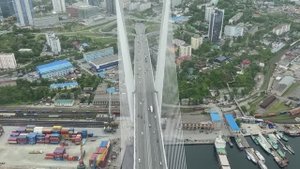 Пролетаем на мостом Золотой во Владивостоке