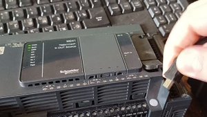 Ремонт ПЛК Schneider Electric TM241C24R