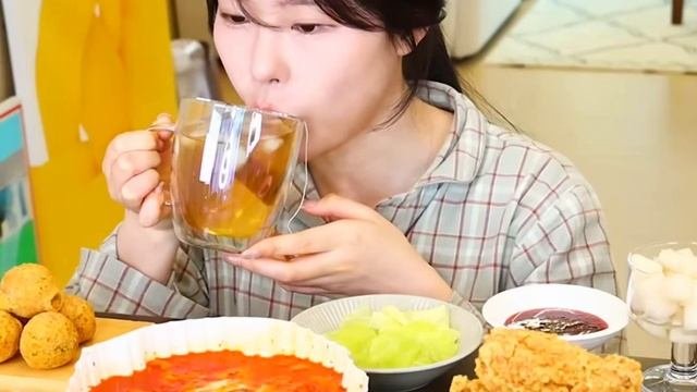 ASMR Мукбанг