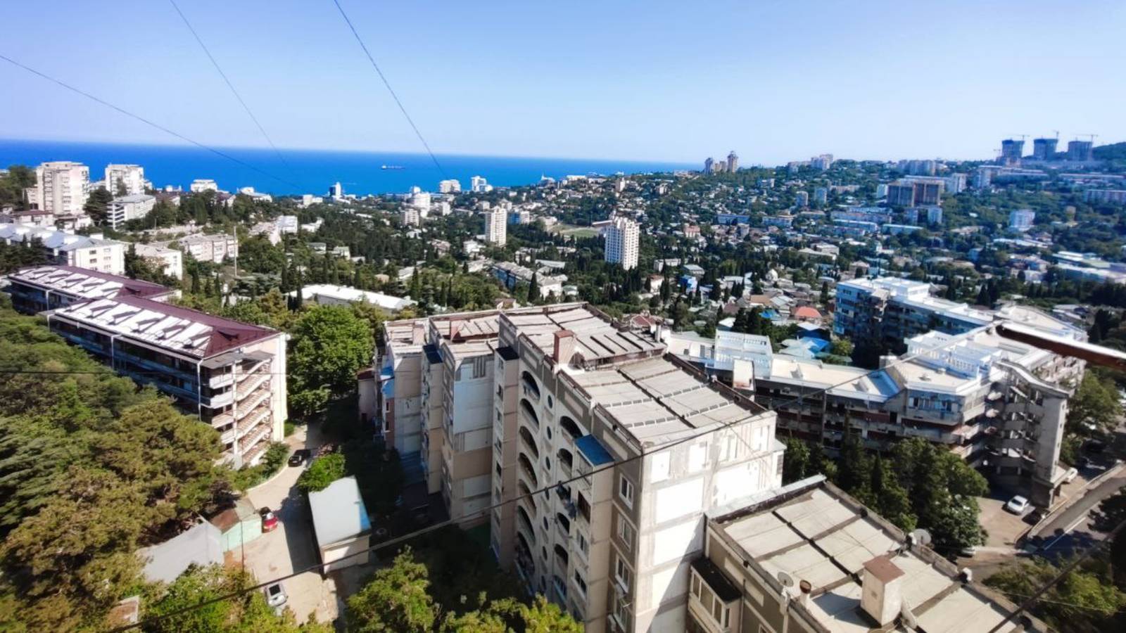 Просторная 2-комнатная квартира с ПАНОРАМНЫМ ВИДОМ НА МОРЕ и город в Ялте! смотреть онлайн