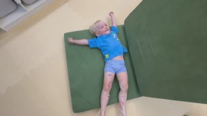 Робби играет в забеги на скалу 💪