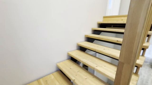 Дом на длительный срок 165 м2. 4 спальни.Рядом лес учачток 15 соток  Мурманское шоссе 28 км.