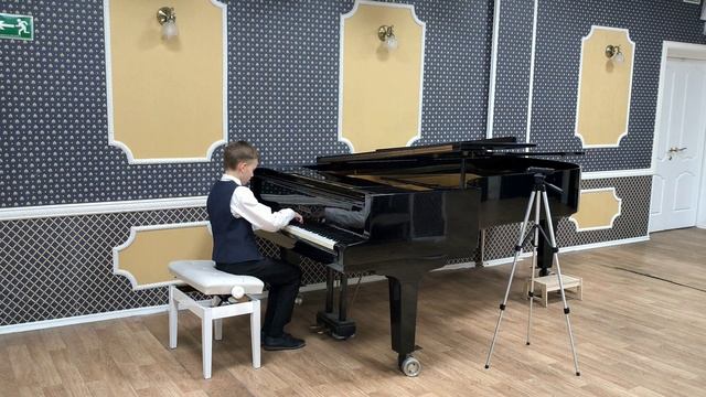 4. А. Хачатурян - «Этюд» из «Детского альбома». Исполняет Солгалов Илья.