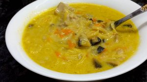 Суп сырный с курицей, грибами и яичной лапшой на обед