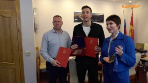 Чемпион мира по плаванию Иван Кожакин встретился с мэром Магадана