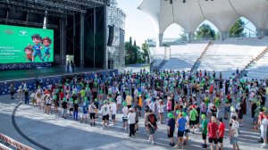 Севастопольские полицейские организовали для 400 артековцев «Зарядку со стражем порядка»