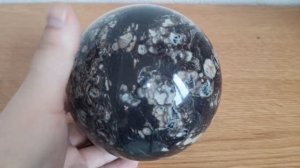 Камень Алтая. Копейчатая яшма. Шар..mp4