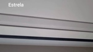 Белые матовые натяжные потолки с карнизом для штор