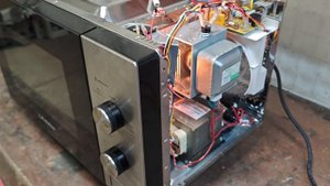 встраиваемая СВЧ leran не греет