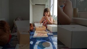 распаковка канцелярии