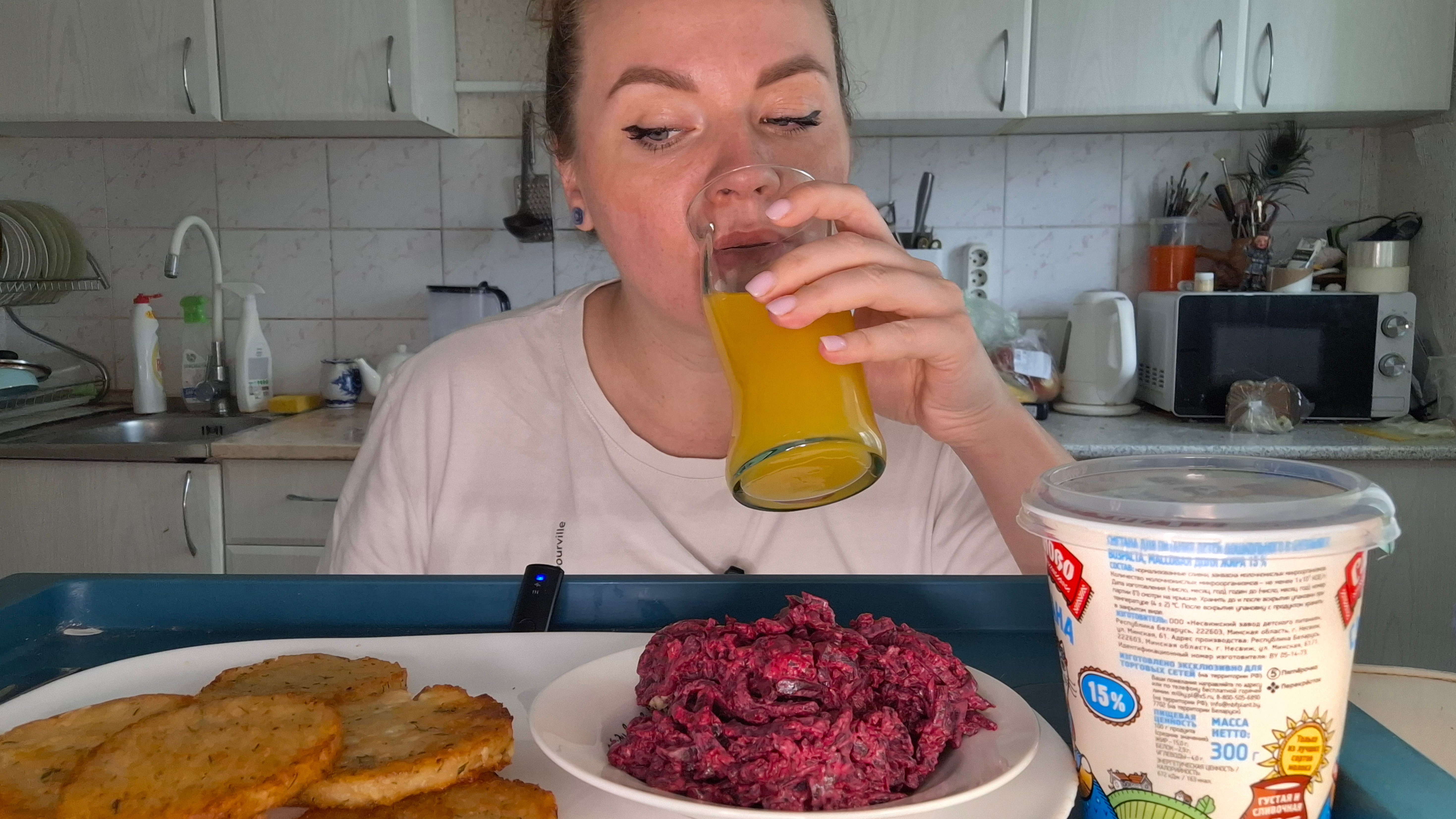 Мукбанг драники со сметаной #Мукбанг #фудблог