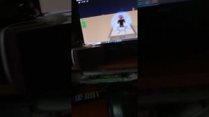 зелëный играет в роблокс