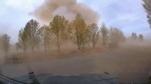 Украинский военнослужащий с близкого расстояния заснял момент прилёта по позиции побратимов