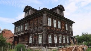 Шикарный терем с царскими орлами в затерянной русской деревне. Нижегородская область