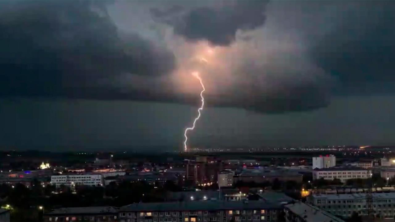 Непогода обрушилась сразу на несколько российских городов