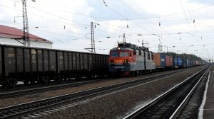 Электровоз ВЛ80С-1100 с контейнерным поездом.