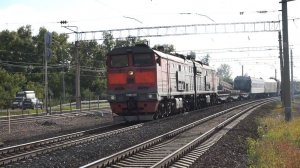 Тепловоз 2ТЭ10М-2668 с ремонтным поездом.