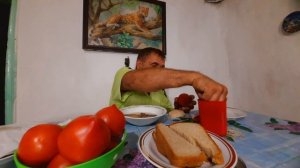 Сегодня у меня супец трататуй. По сусекам пошкребли. Запивона нет. Кошка на подоконнике гипнотизируе