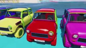 МУЛЬТИКИ про МАШИНКИ. Человек паук гоняет на МАШИНКАХ и мотоциклах по трассе с препятствиями.