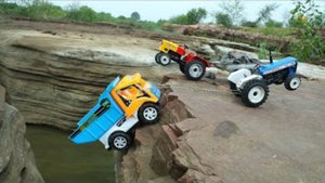 Несчастный случай с грузовиком, груженным тяжелым балластом, и помощь от голландского трактора.