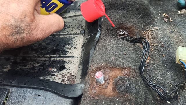 Мелкий ремонт моего подержанного автомобиля (восстанавливаю крепление блока управления ДВС)