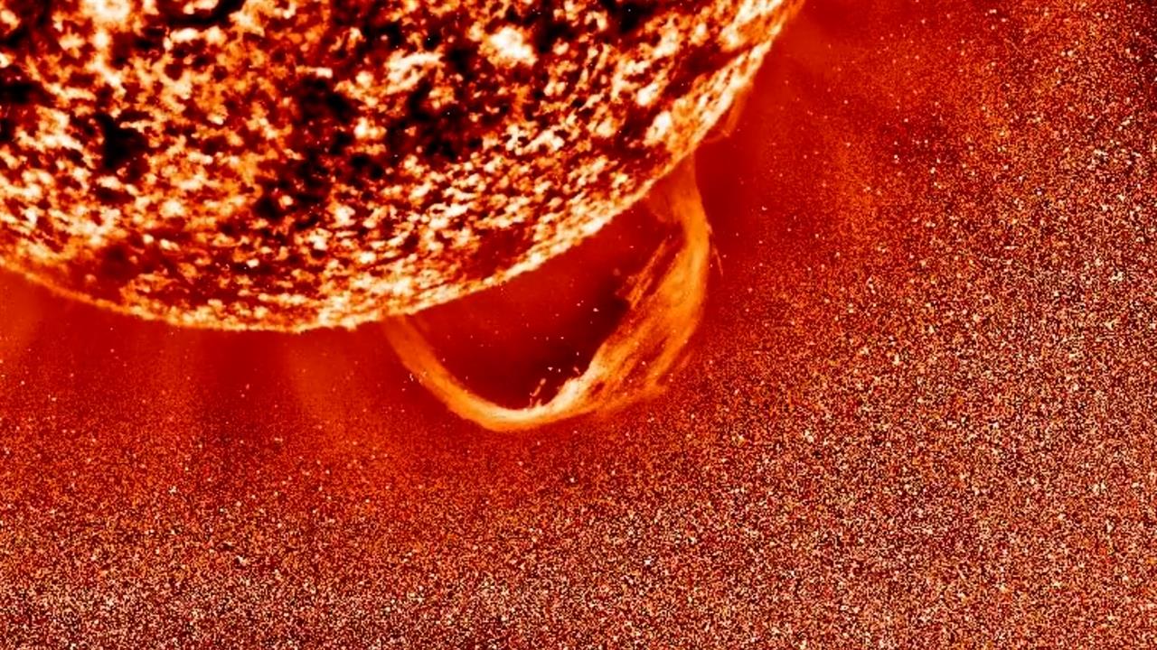 На Солнце возобновились выбросы гигантских протуберанцев