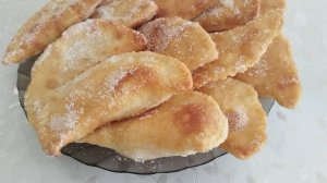 Выпечка к чаю на сковороде. С яблочной начинкой, тесто на кефире.