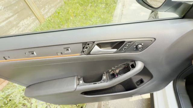 Замена штатных динамиков в VW Jetta 6 на DL Audio Python 165 comp смотреть онлайн